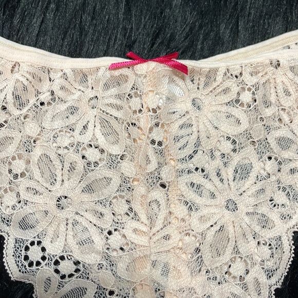 LACE THONG - Picture 2 of 7